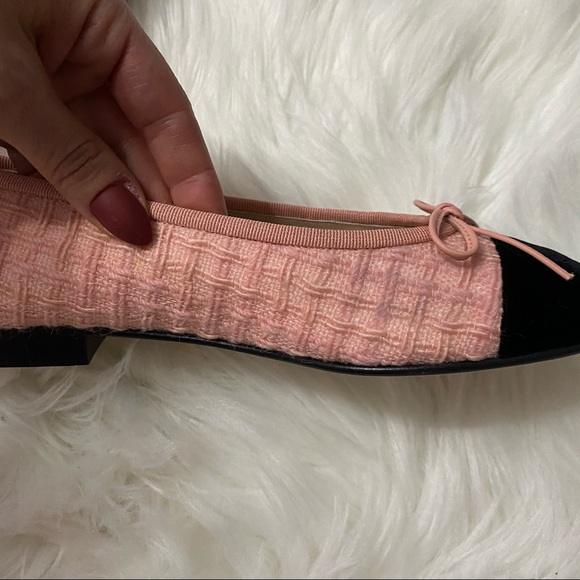 Very lightly used CHANEL flats - Picture 5 of 8